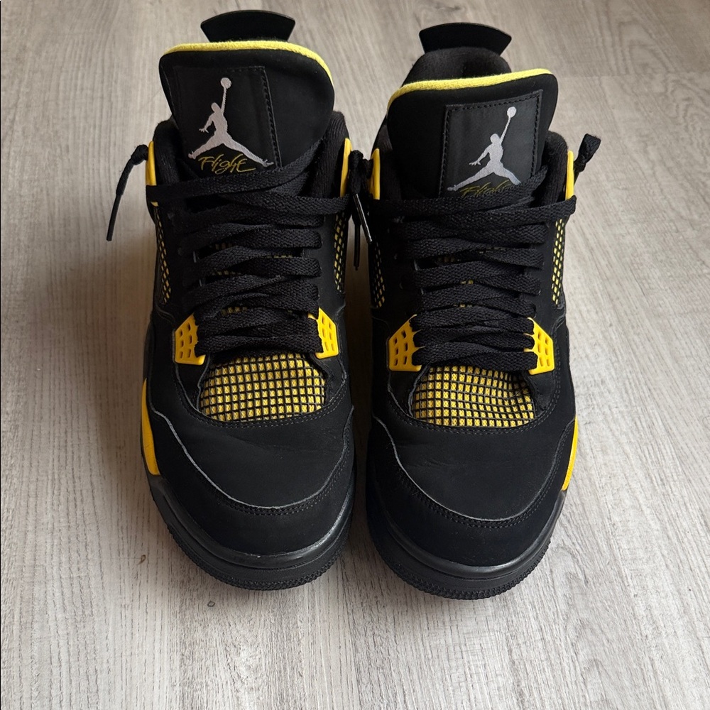 Air Jordan 4‎ Retro “Thunder” (Black/Yellow) – Talla 10.5 US